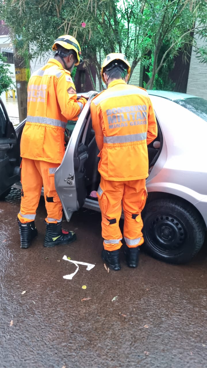 Bombeiros atuam no resgate de criança trancada dentro de veículo em  Ituiutaba - Pontal Mineiro