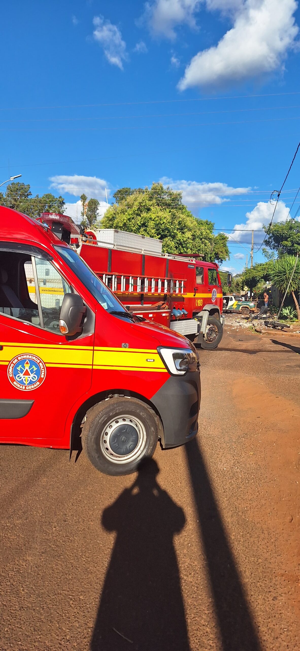 Segundo Pelotão de Bombeiros em Ituiutaba e acionado para atendimento de  uma ocorrência de colisão no Bairro Universitário - Pontal Mineiro